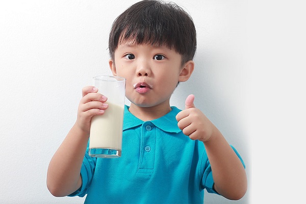 Sữa tươi cho bé 1 tuổi