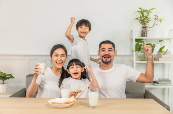 Sữa bột dinh dưỡng nguyên kem Vinamilk lon 900g