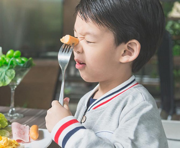 Sữa bột dinh dưỡng P100 lon 900g cho trẻ 1-10 tuổi