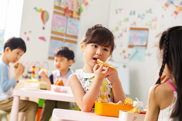 Sữa bột dinh dưỡng P100 lon 900g cho trẻ 1-10 tuổi