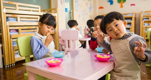 Sữa bột pha sẵn Nuti Grow Plus Xanh hộp 180ml