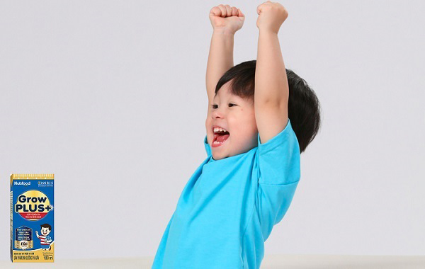 Sữa bột pha sẵn Nuti Grow Plus Xanh hộp 180ml
