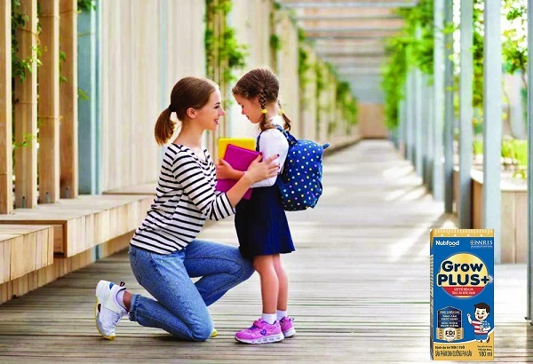 Sữa bột pha sẵn Nuti Grow Plus Xanh hộp 180ml