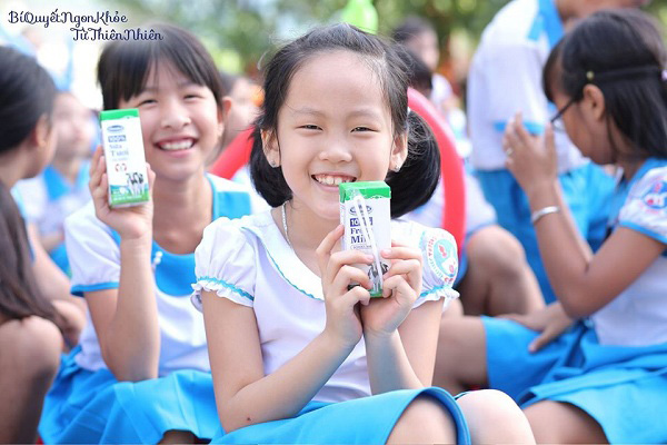 Sữa tươi Vinamilk hương dâu hộp 180ml