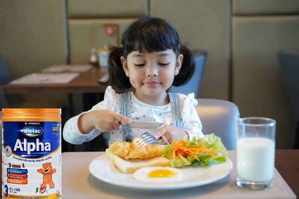 Sữa Dielac Alpha số 3 lon 900g cho trẻ từ 1-2 tuổi