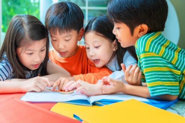 Sữa Meiji Kids Formula 900g cho trẻ 3-10 tuổi nhập khẩu