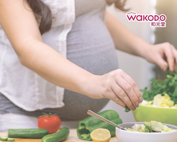 Sữa Wakodo Mom hộp 830g cho mẹ mang thai