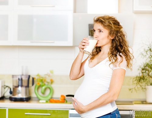 Sữa cho mẹ mang thai và cho con bú Bellamys Organic Úc lon 900g