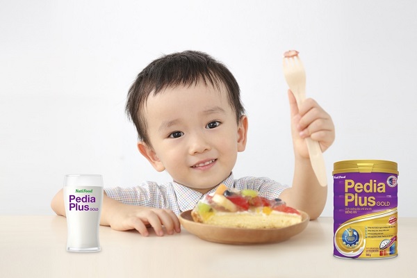 Sữa bột pha sẵn Nuti Pedia Plus Gold hộp 180ml dành cho trẻ biếng ăn