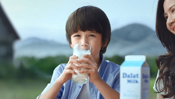 Sữa tươi Dalatmilk ít đường hộp 180ml