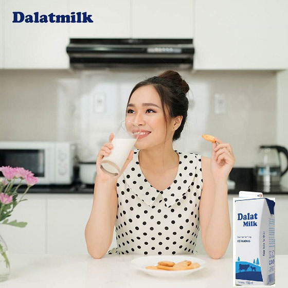 Sữa tươi Dalatmilk ít đường hộp 180ml.