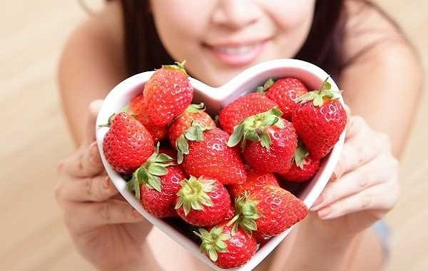 Sữa Binggrae Hàn Quốc vị Dâu hộp 200ml