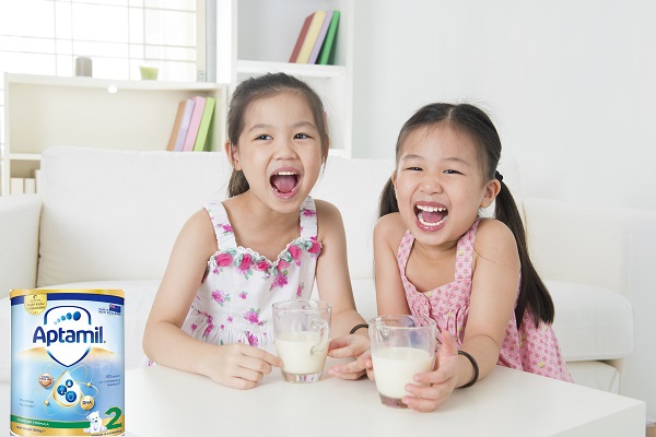 Sữa aptamil new zealand số 2 cho trẻ 1-2 tuổi lon 900g