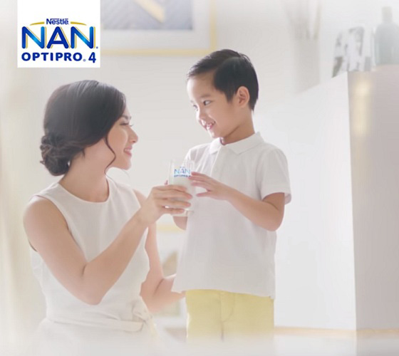thùng sữa Nan Optipro số 4 lon 900g cho trẻ  2 đến 6 tuổi