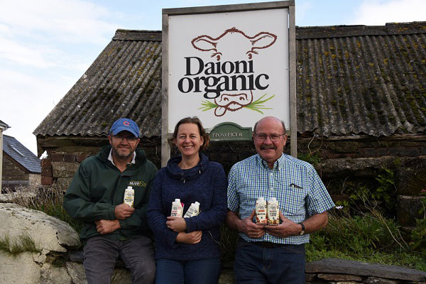 Sữa tươi hữu cơ Daionic organic vị dâu hộp 200ml