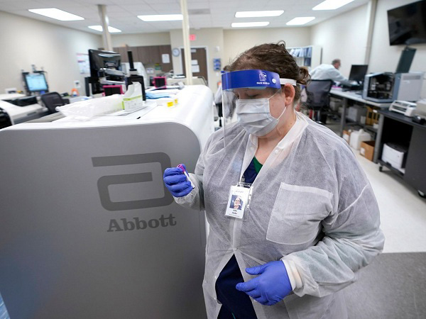 Thùng sữa pha sẵn Similac IQ Plus HMO hộp 180ml