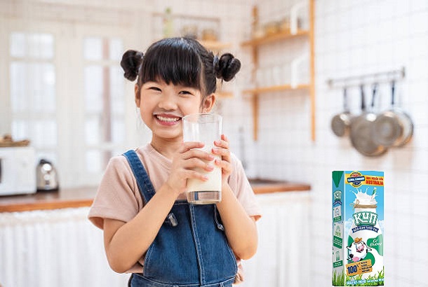 Sữa Kun Tươi Vui Ít Đường hộp 180ml