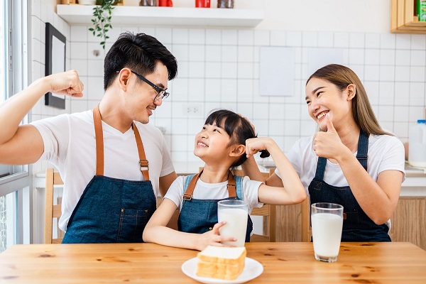 Sữa tươi Cô Gái Hà Lan ít đường hộp 180ml